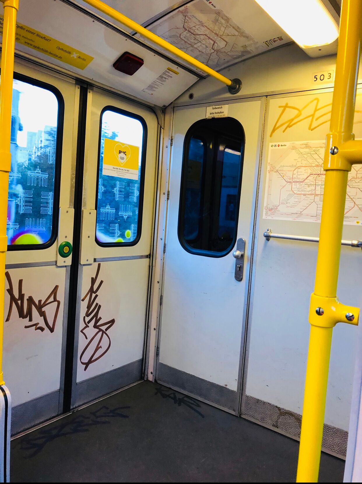 U Bahn Inside, Berlin, 2020, Iphone8